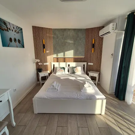 Palm Breeze - Americas Apartment *